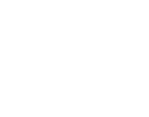 Estante com equipamentos e ferramentas catalogadas.